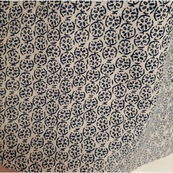 Women's Gap White/Blue Floral Sleeveless V-Neck Blouse | Size XS - Picture 5 of 7